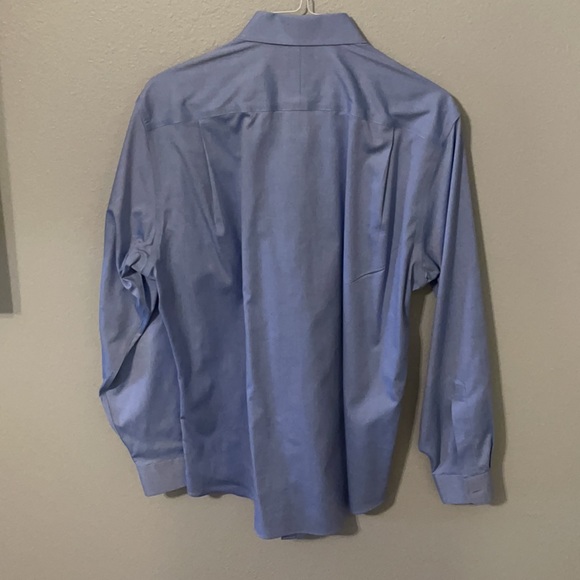 Men’s Jos A Bank Travelers Collection Dress Shirt - Picture 2 of 3